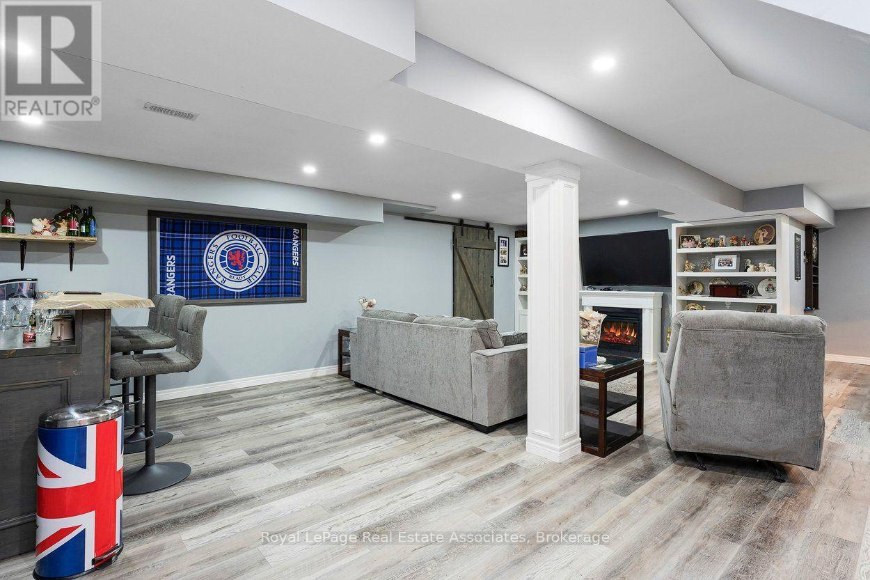 24 LACORRA WAY - 28