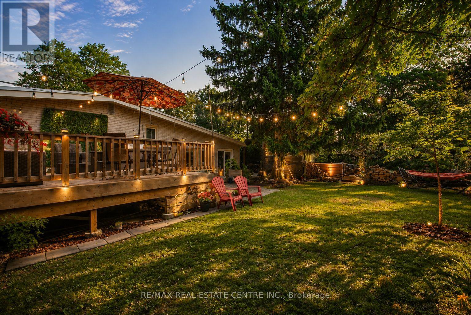 14 LAWRENCE CRESCENT - 36