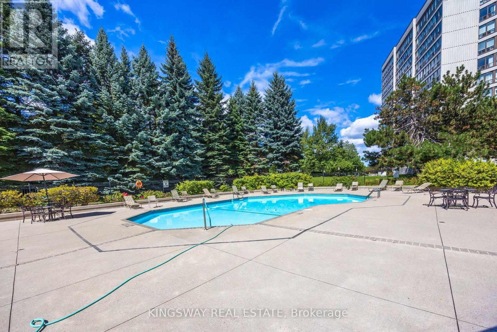 #507 12 LAURELCREST STREET - 22