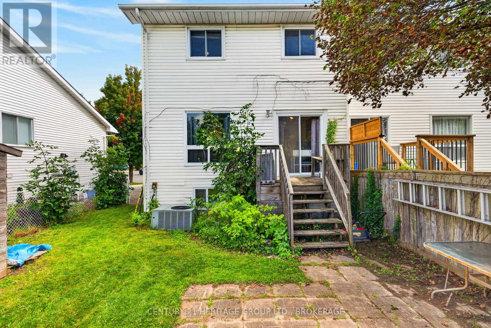 944 WARBURTON CRESCENT - 37