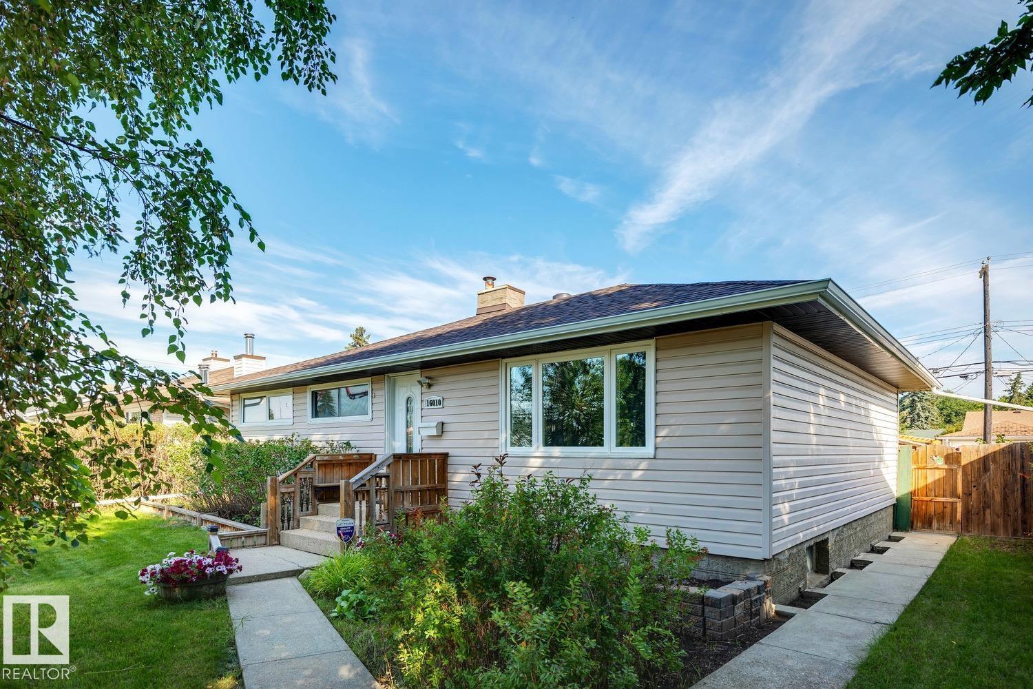 16010 87 AV NW, Edmonton, Alberta, T5R4G9