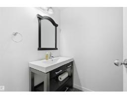 Mud room - 6804 36a Av Nw, Edmonton, AB T6K1S3 Photo 7