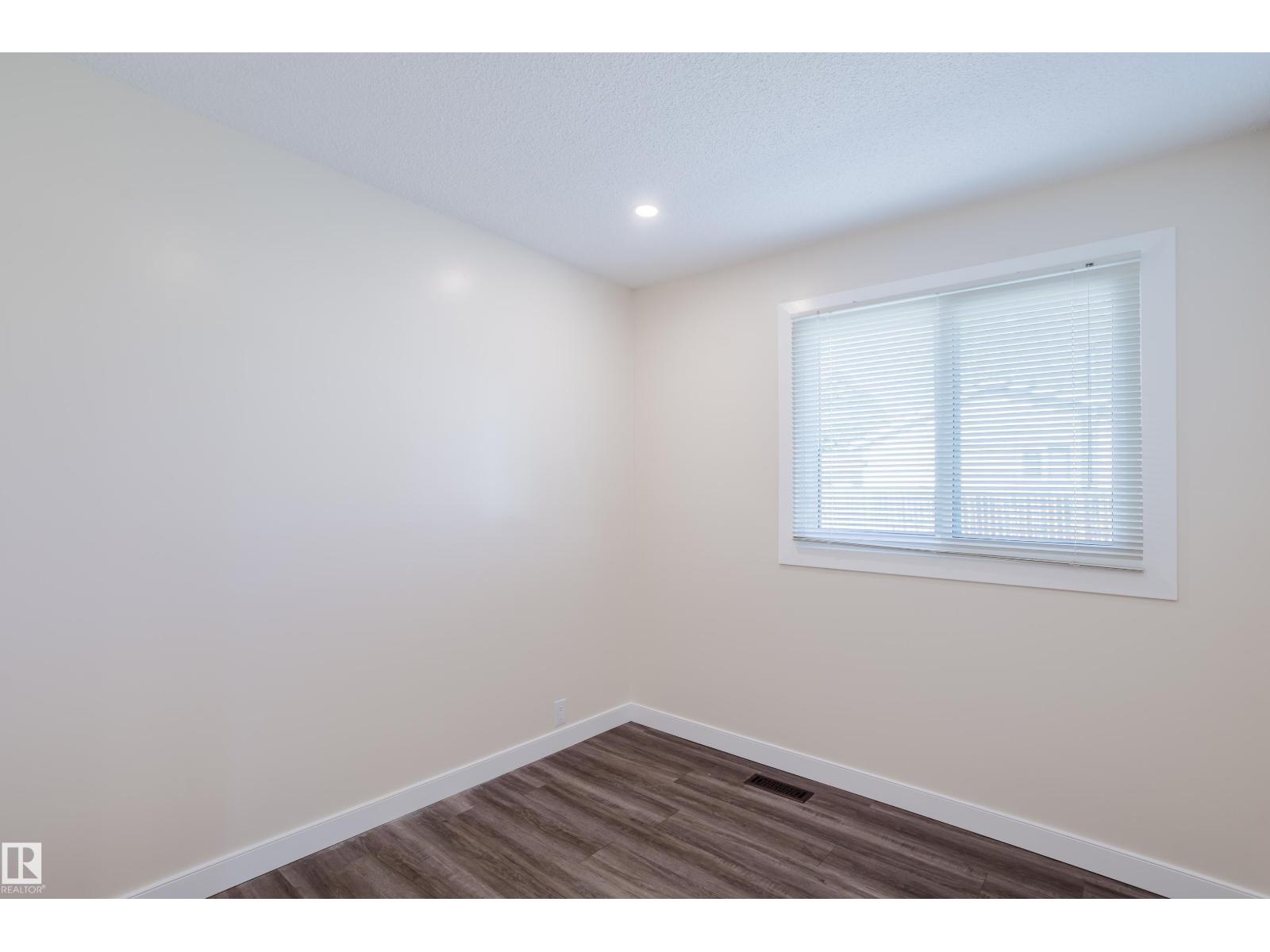 36 HARROW CIRCLE CI NW - 19