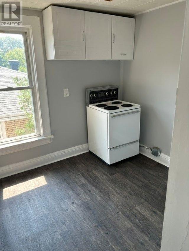 561 Sherbourne ST - 8