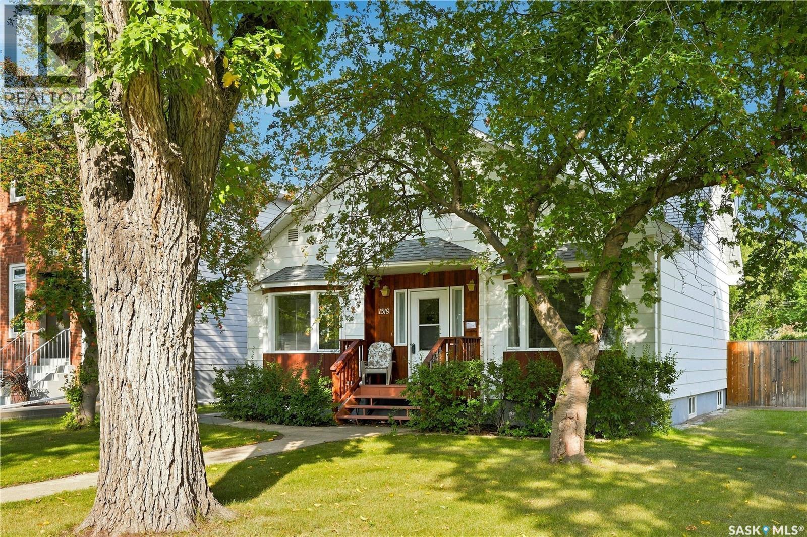 1519 Munroe AVENUE S - Image 3