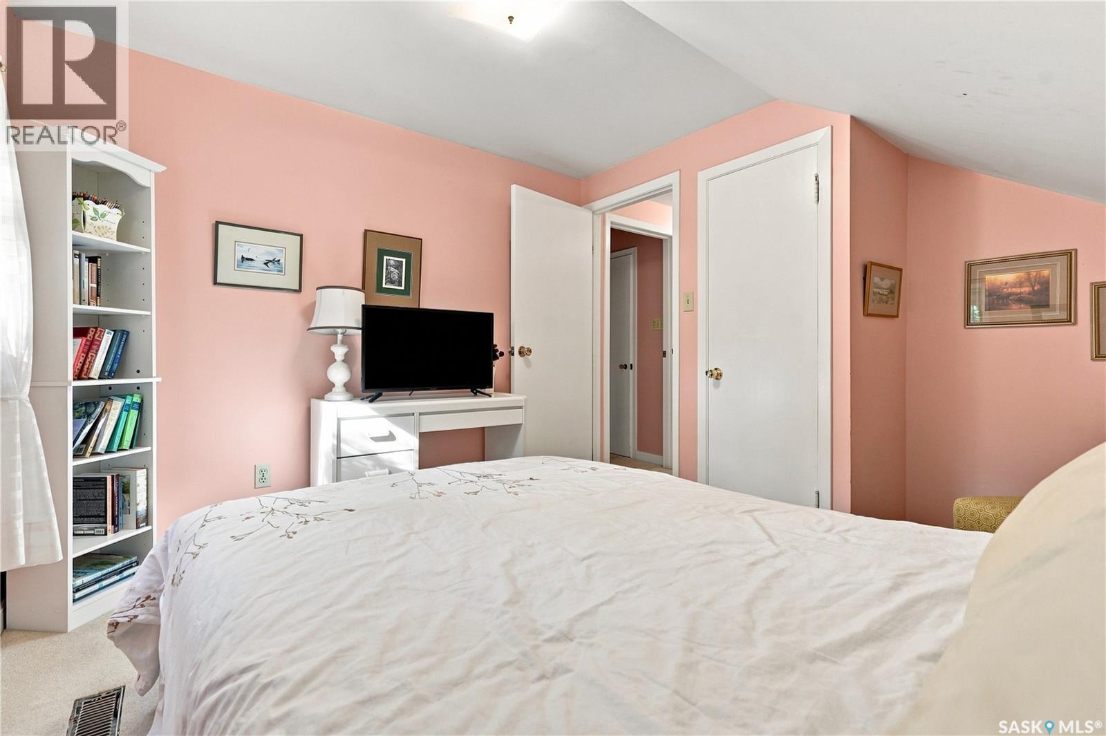1519 Munroe AVENUE S - Image 35