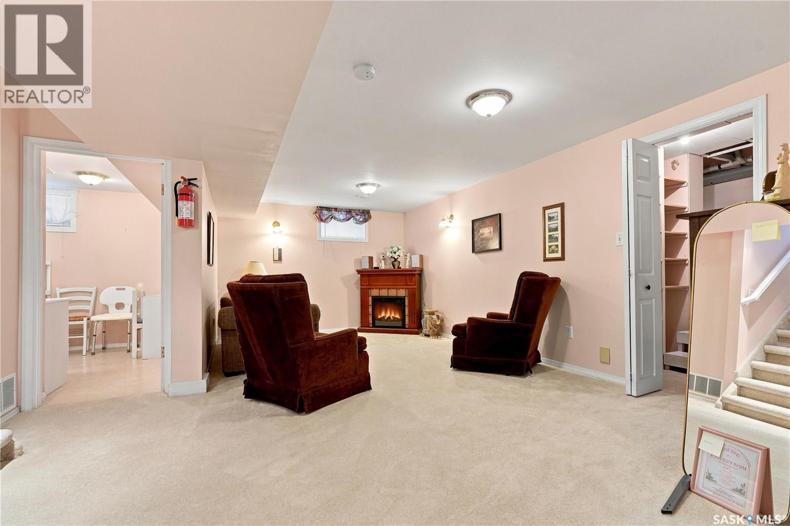 1519 Munroe AVENUE S - Image 41