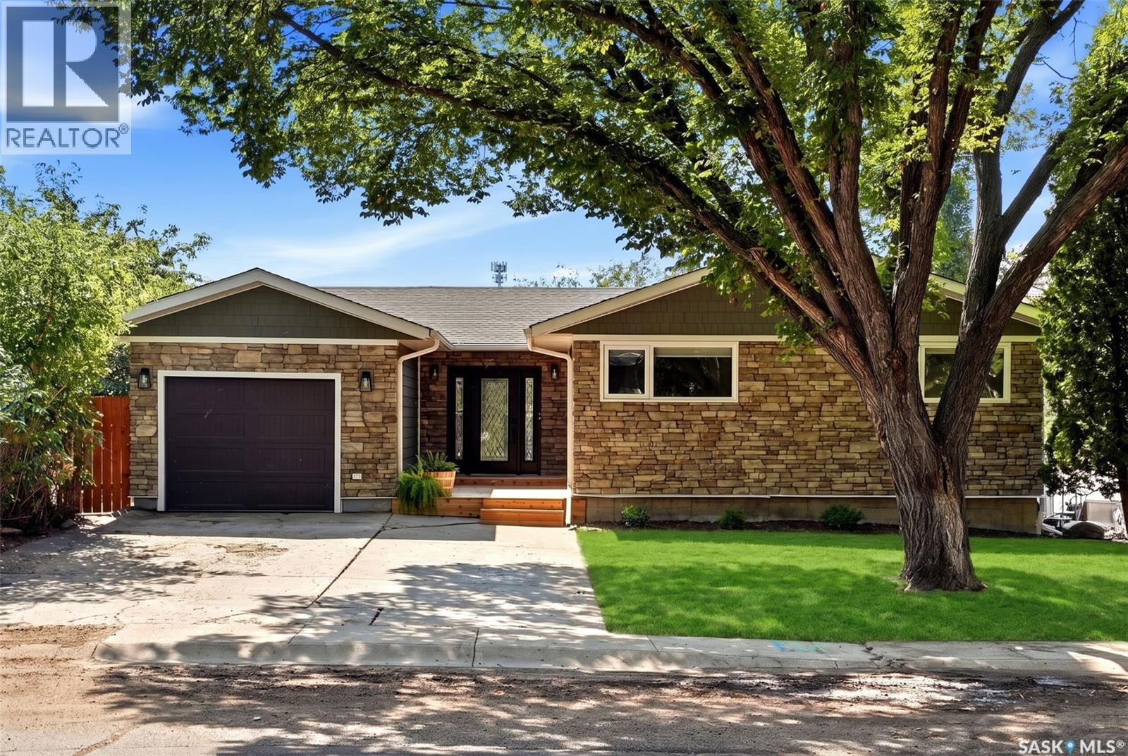 19 Empress DRIVE - 1