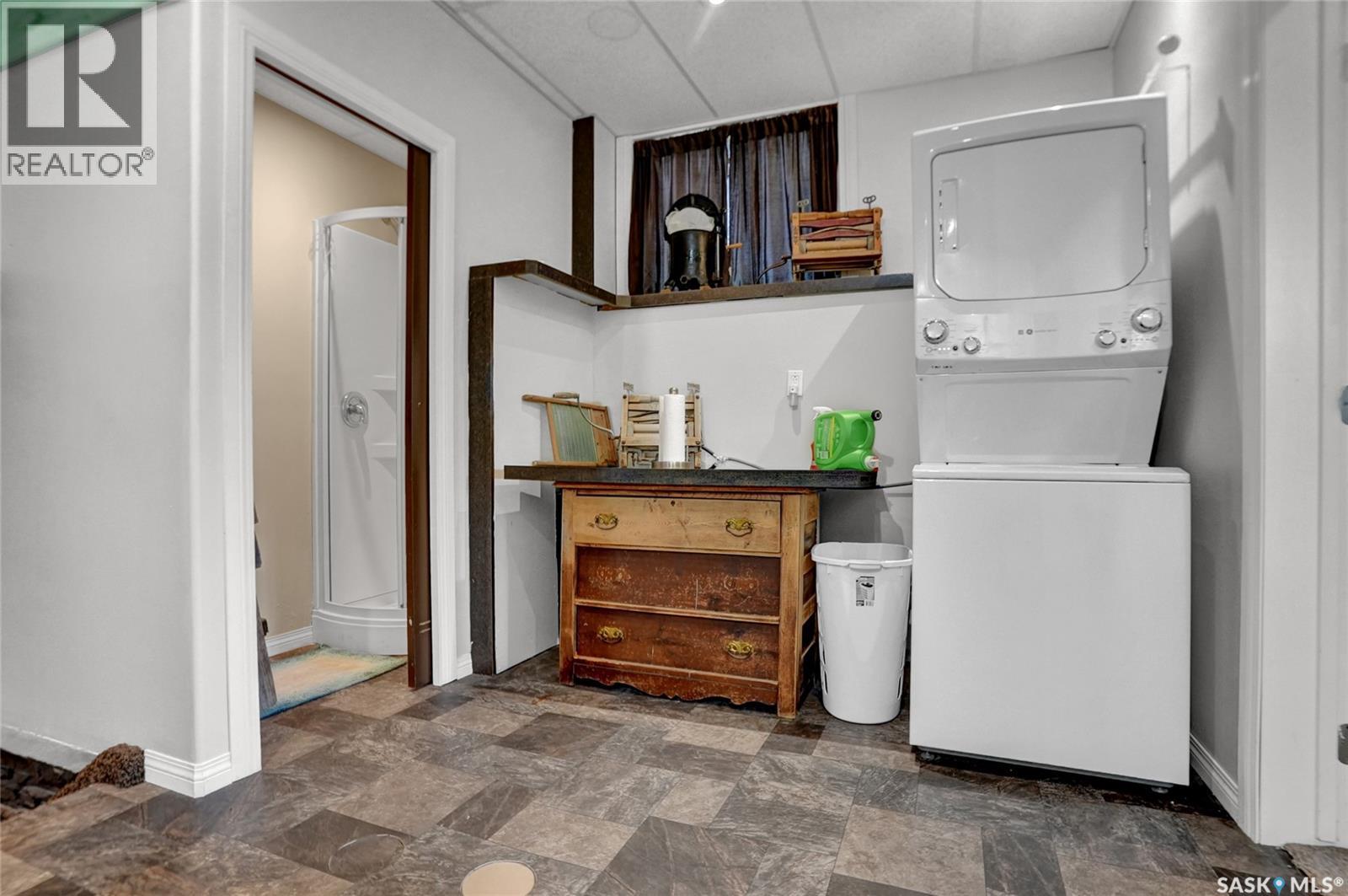 520 3rd AVENUE E - Image 32