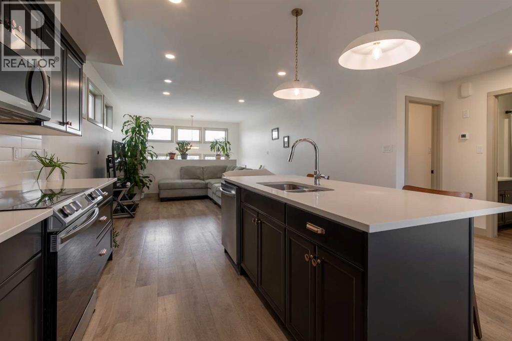 403 Caledonia Boulevard W - 12