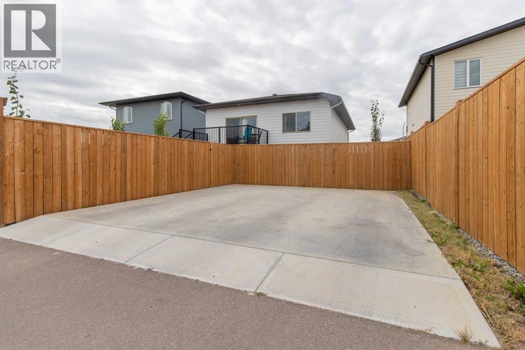 403 Caledonia Boulevard W - 36
