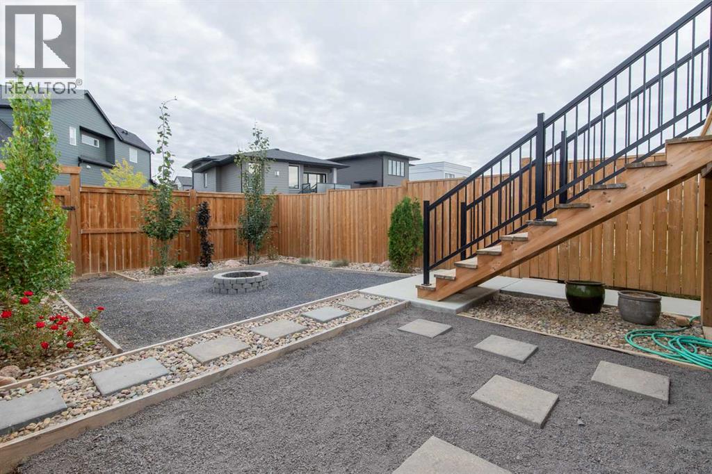 403 Caledonia Boulevard W - 34