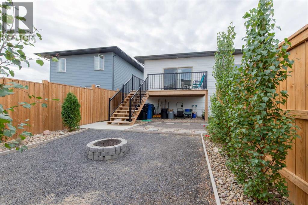 403 Caledonia Boulevard W - 33