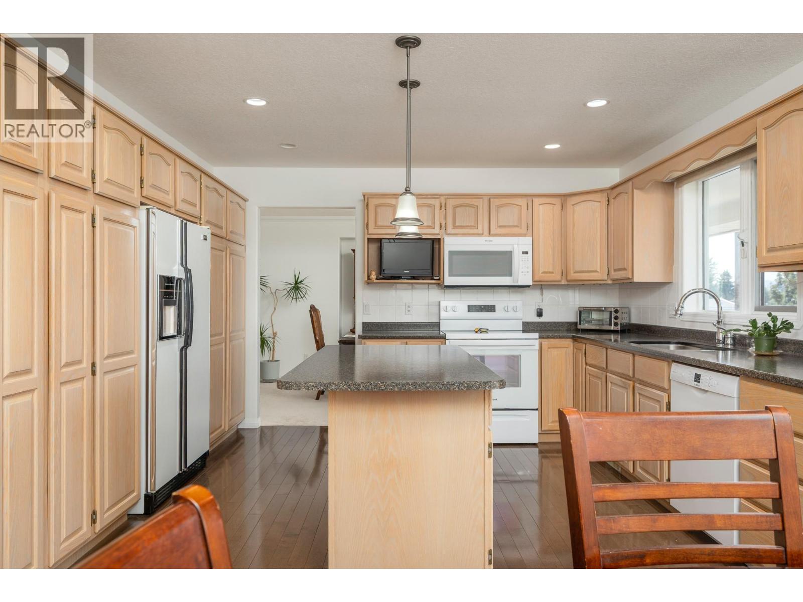 4 Bed, 3 Bath House for Sale in Vernon – 3912 Cascade Drive, Vernon - Image 26