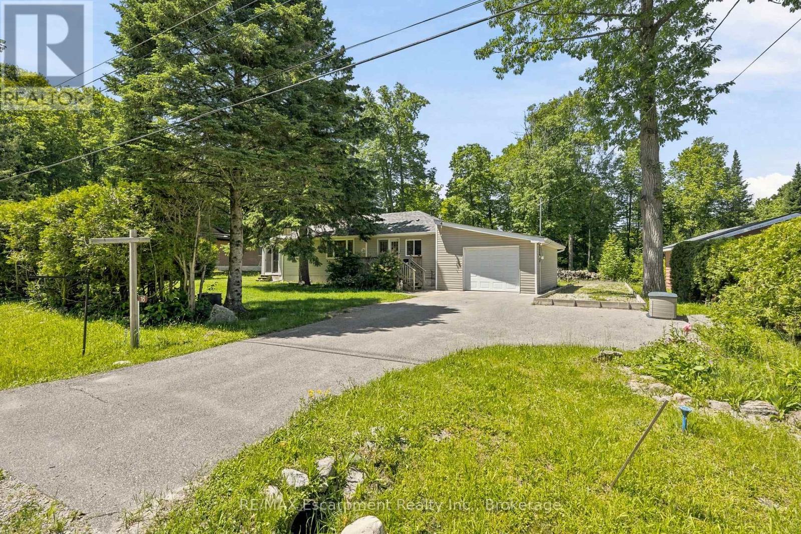 16 HIAWATHA ROAD - 2