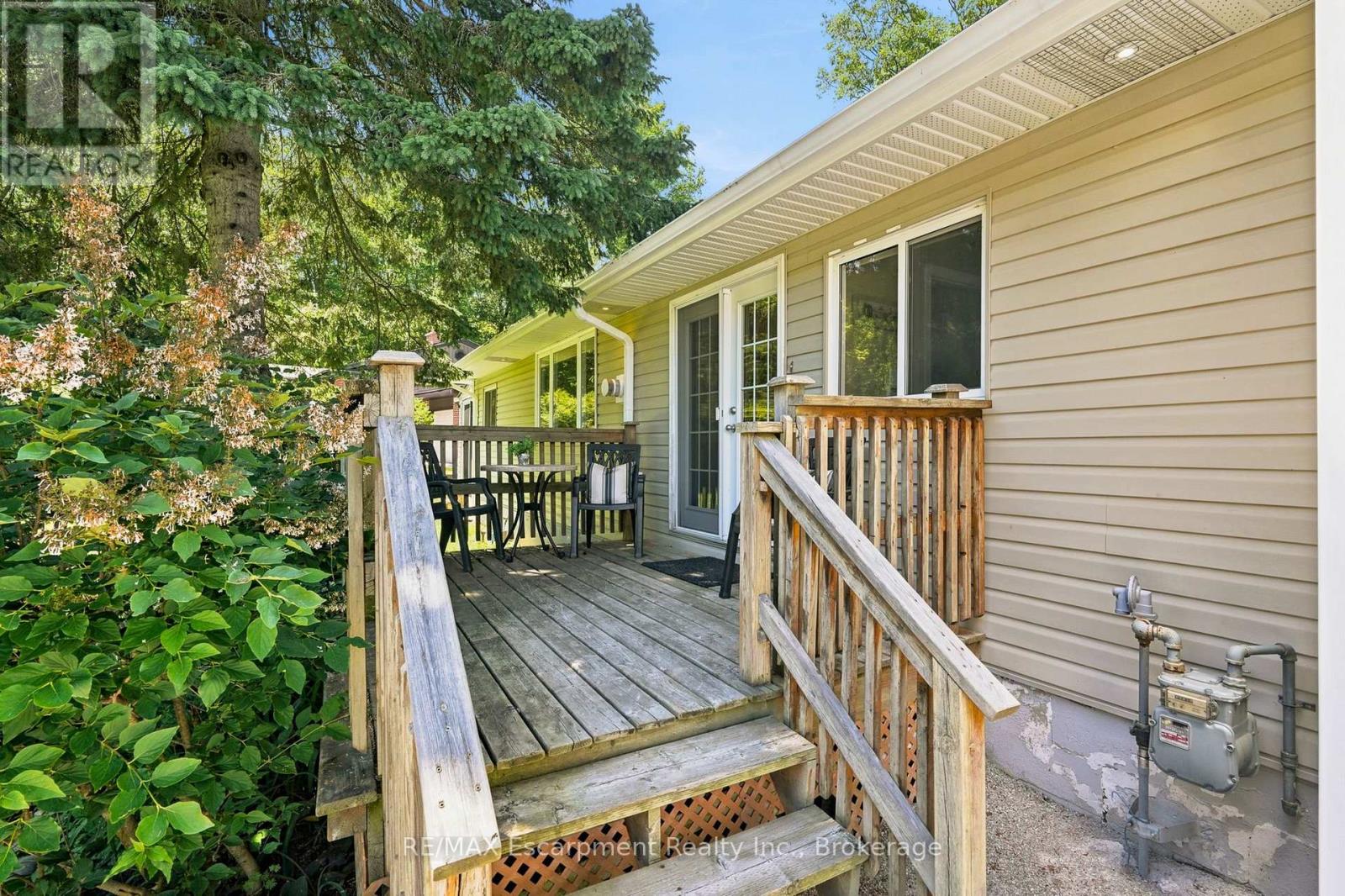 16 HIAWATHA ROAD - 4