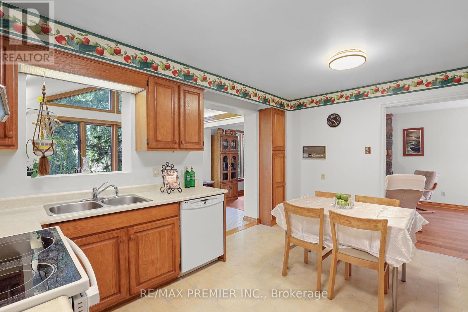 19 TEMAGAMI COURT - 7