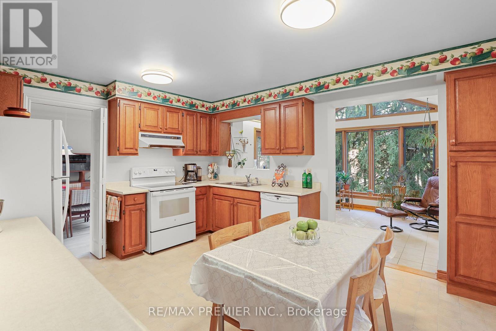 19 TEMAGAMI COURT - 9