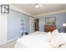 Dining nook - 610 Kent Rd, Saanich, BC V8Z1Z1 Photo 17