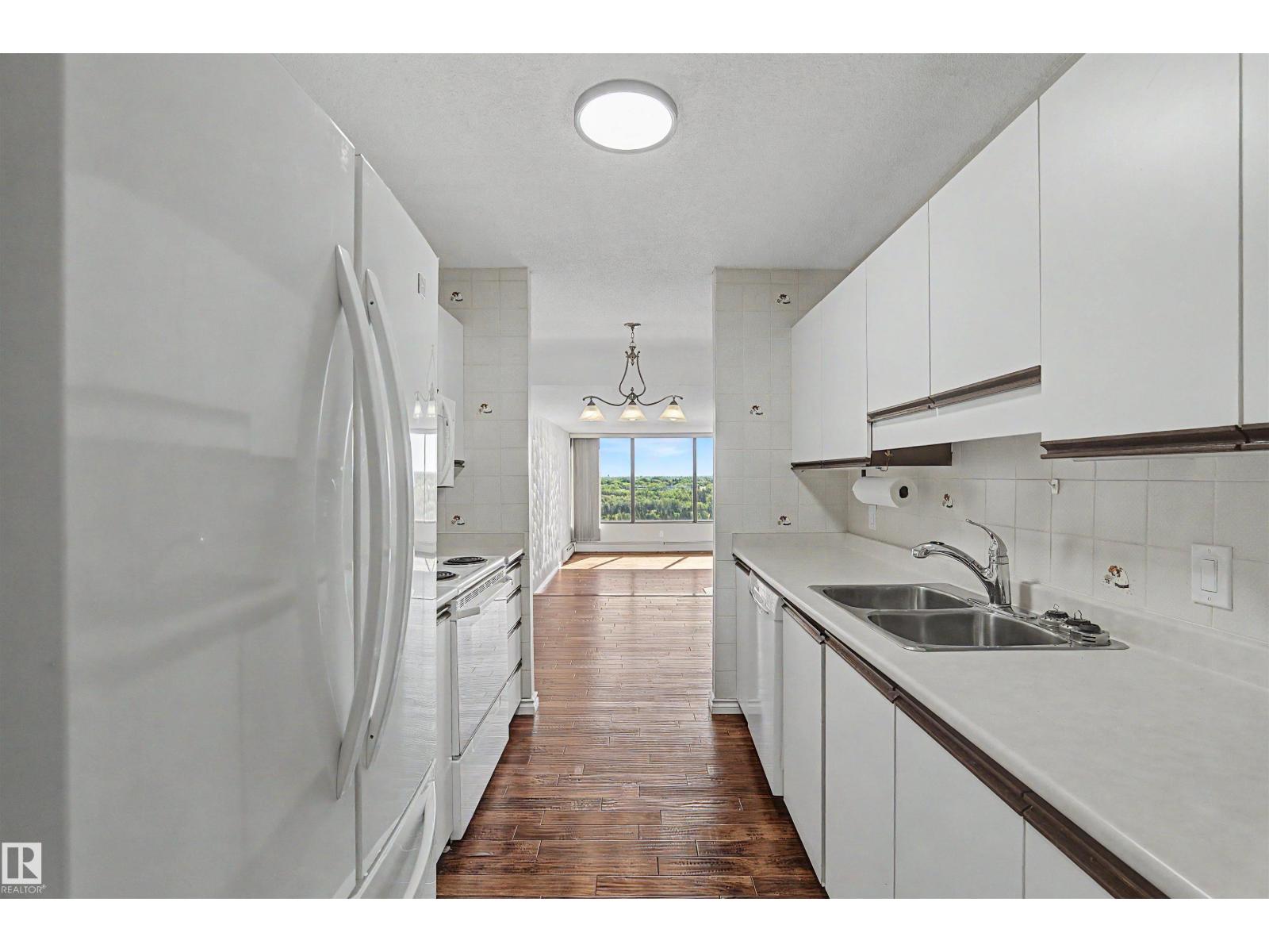 #904 8220 JASPER AV NW - 8