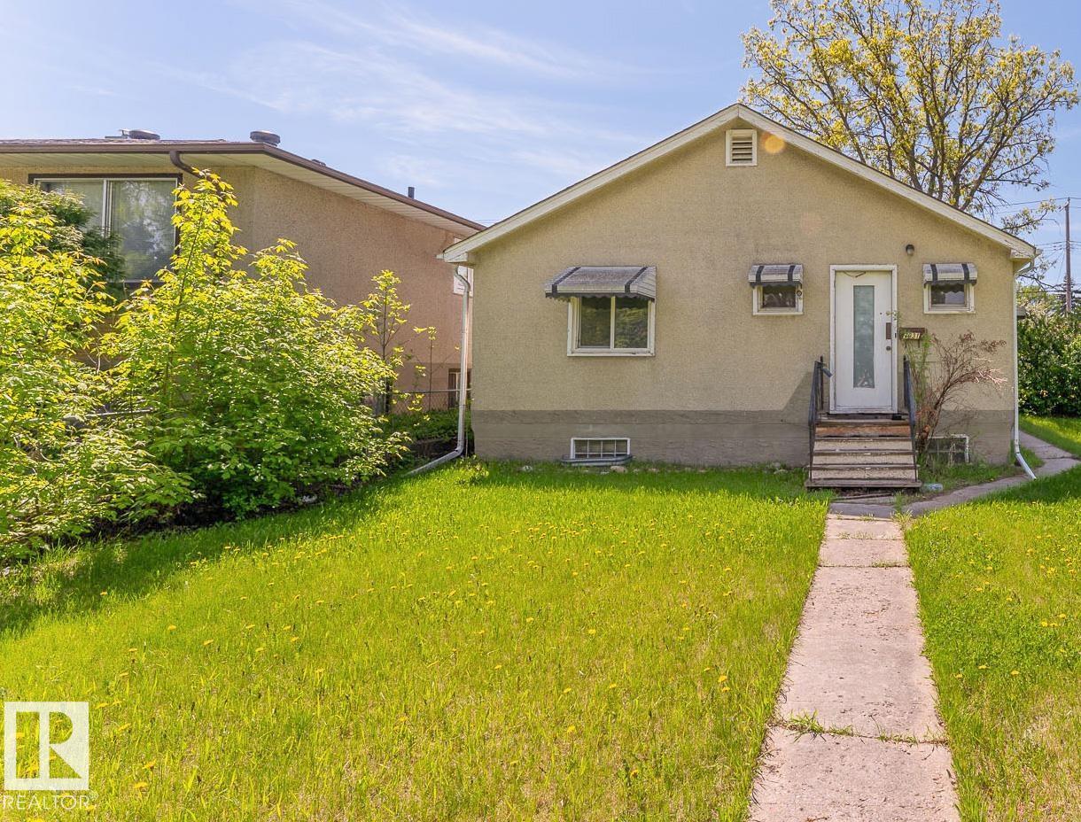 7931 83 AV NW