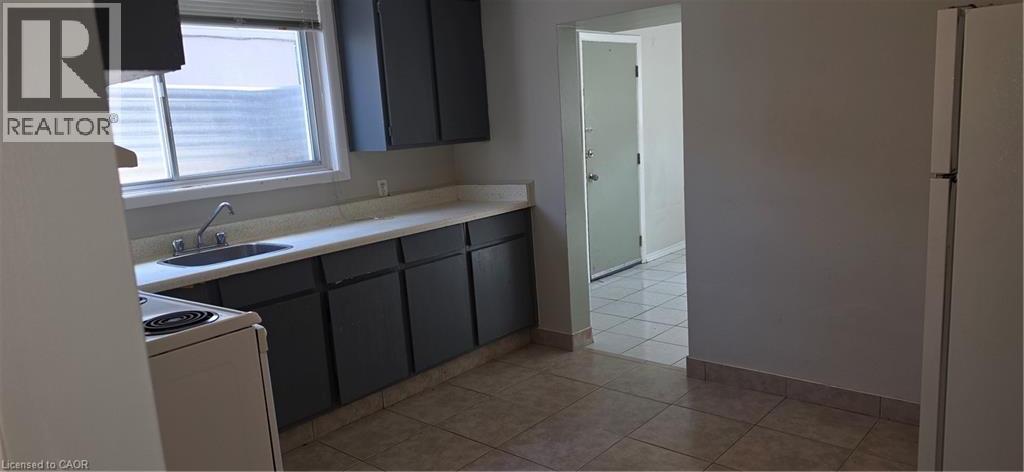 18 HIGH Street, Waterloo, Ontario, N2L3X6, Waterloo, Ontario — photo 3 of 5