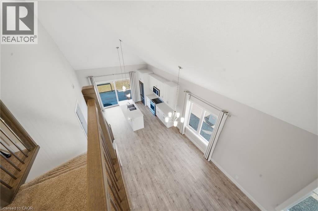 #10 744 NELSON Street W - 31