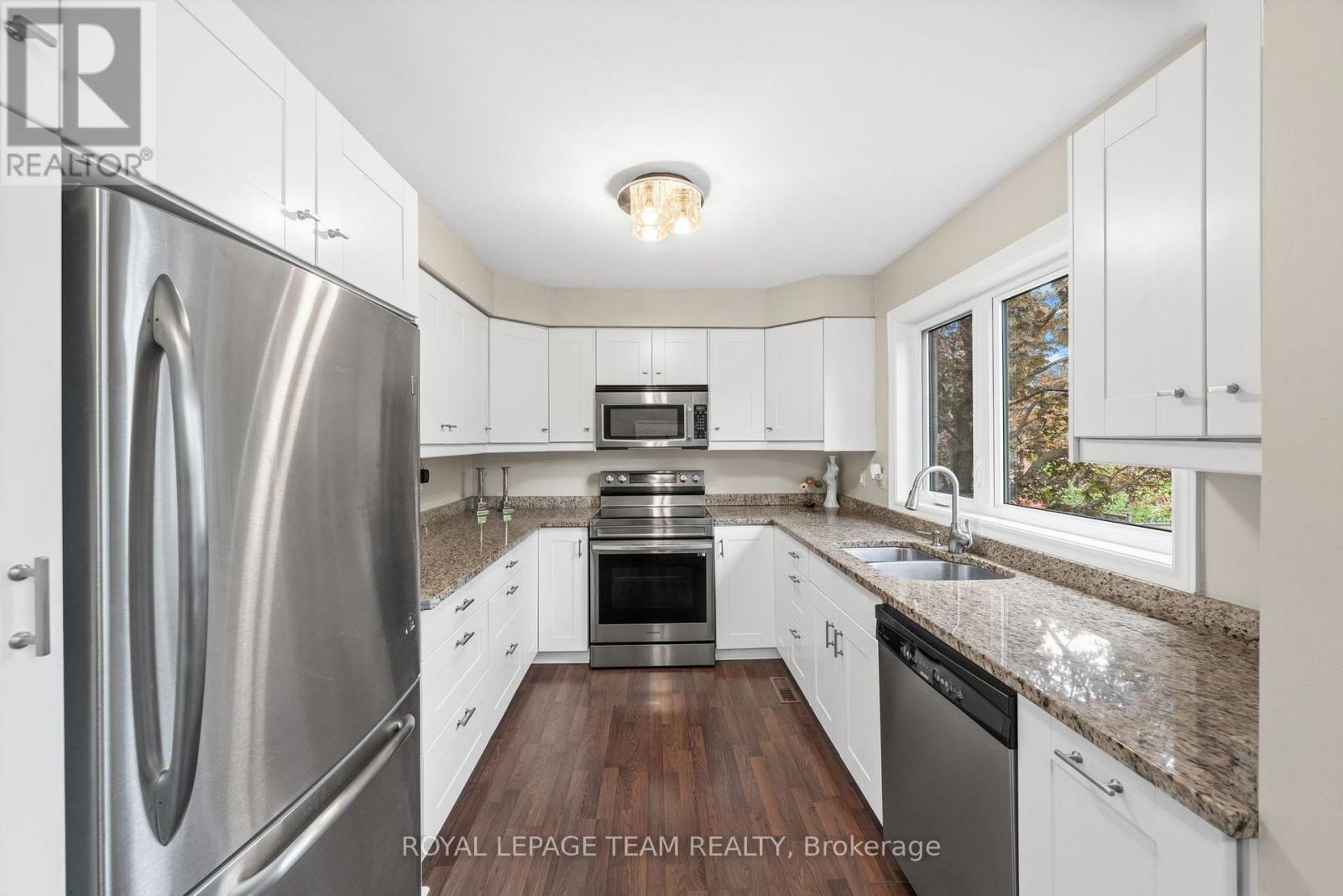 #6 625 RICHMOND ROAD - 10