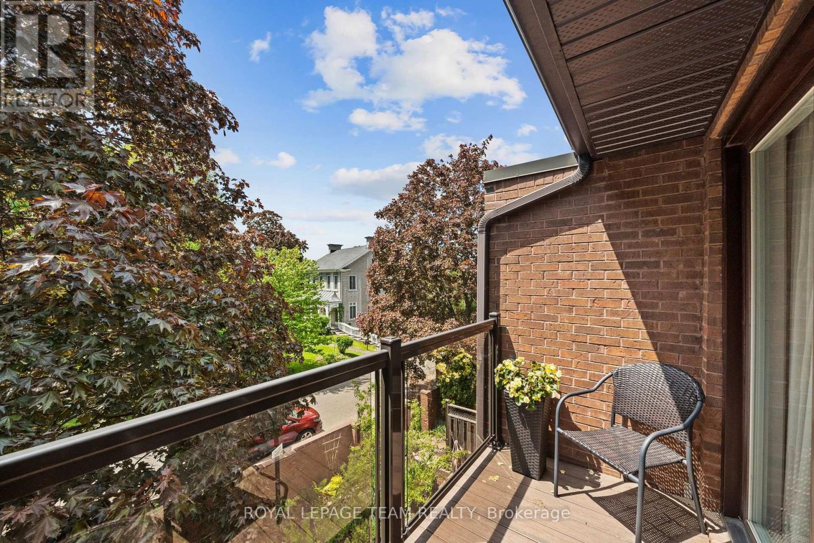 #6 625 RICHMOND ROAD - 16