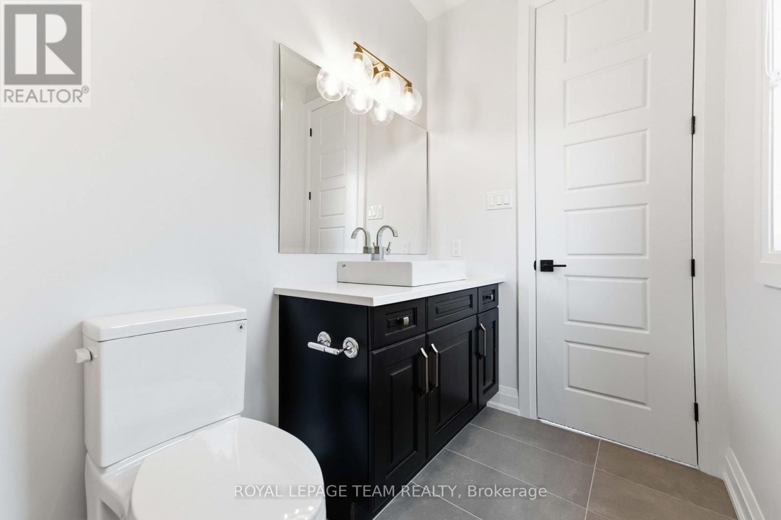 521 BRIDGEPORT AVENUE - 31