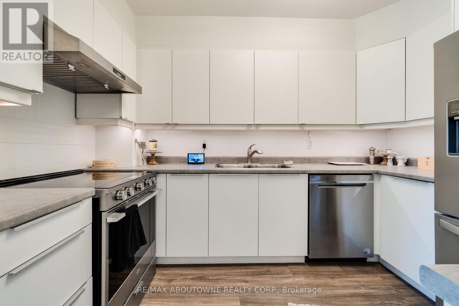#507 212 KERR STREET - 18