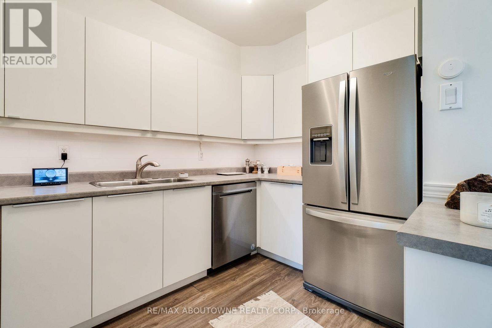 #507 212 KERR STREET - 19