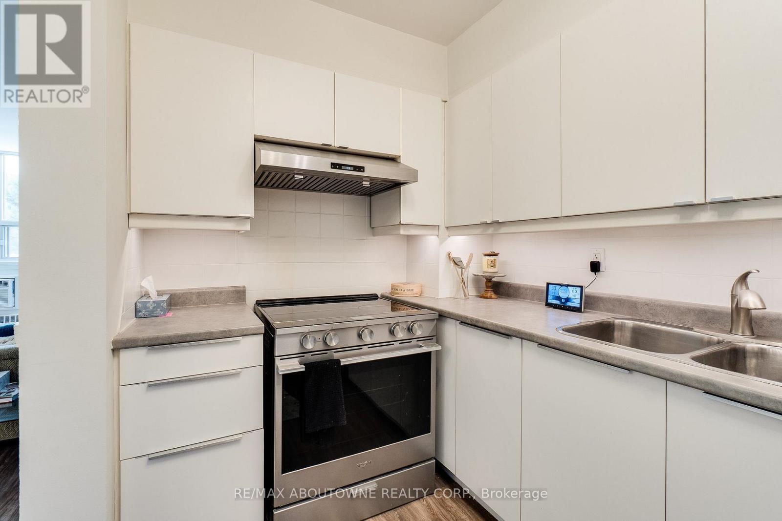 #507 212 KERR STREET - 20