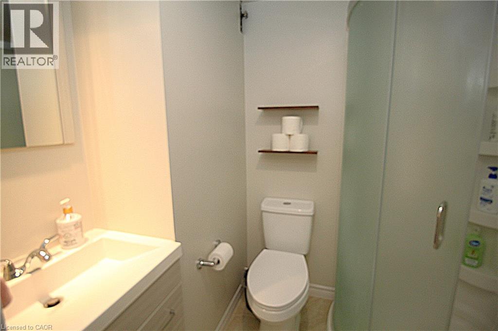 35 GARDEN Crescent - 31