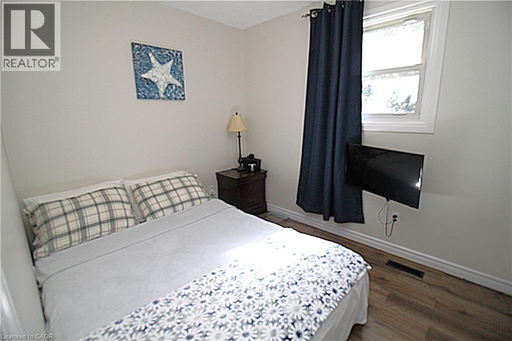 35 GARDEN Crescent - 20