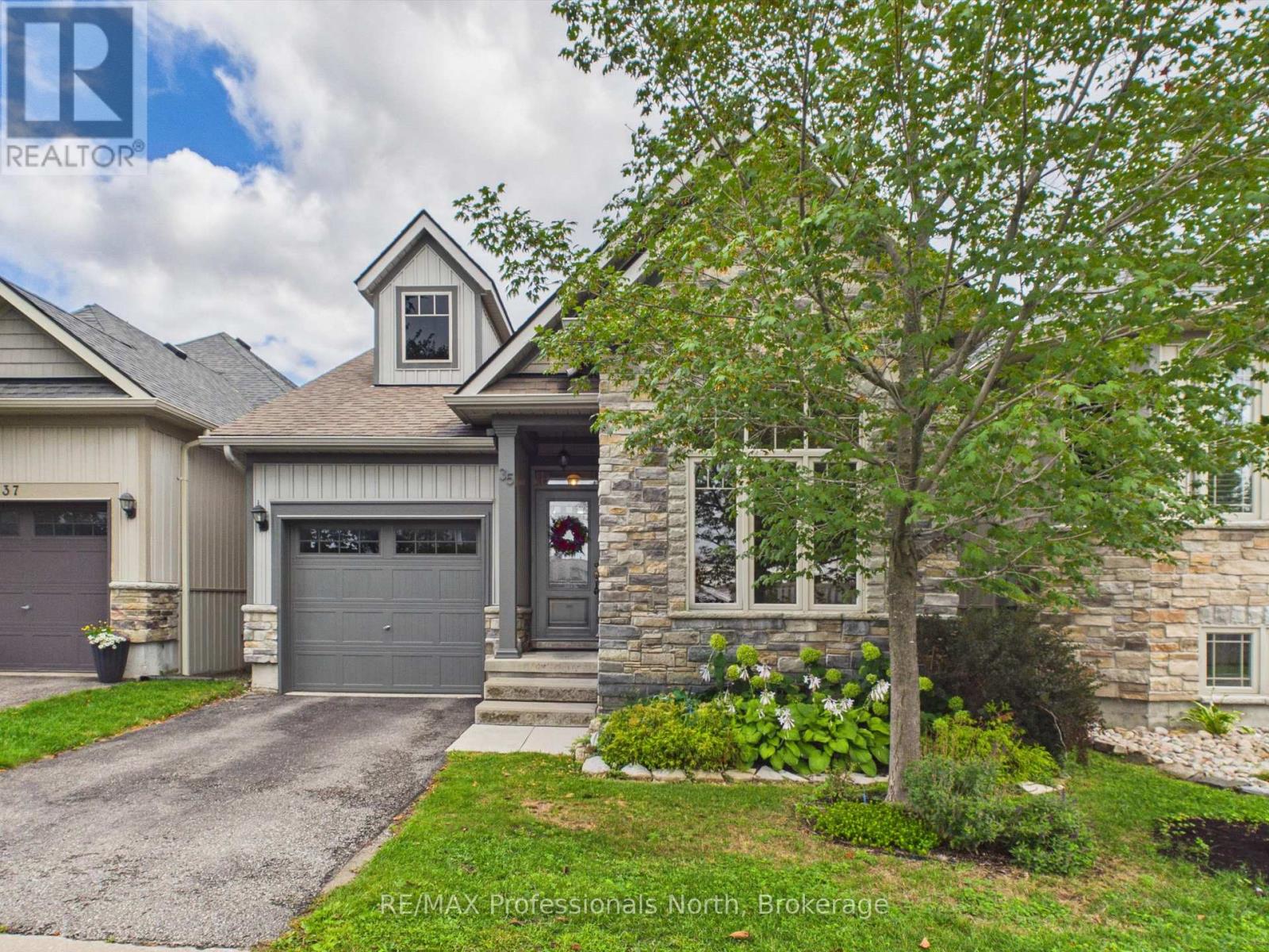 35 CANTERBURY CIRCLE - 1