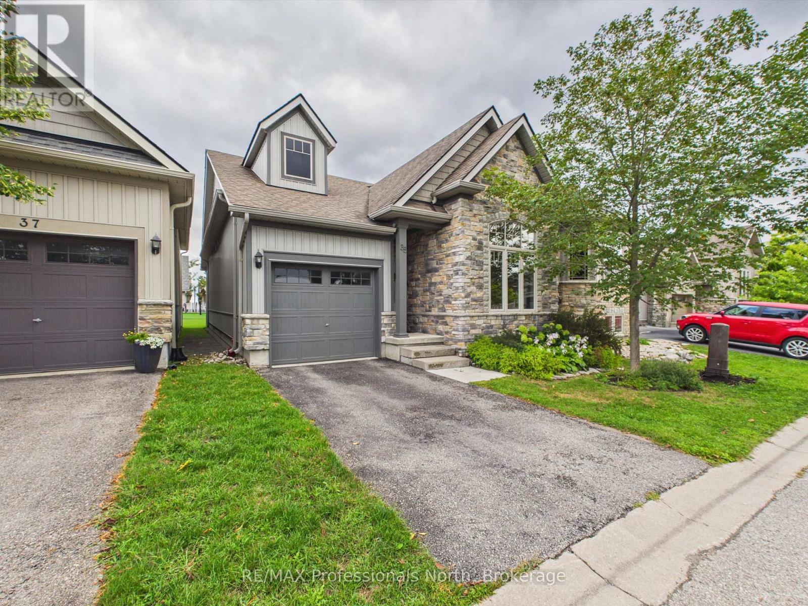35 CANTERBURY CIRCLE - 2