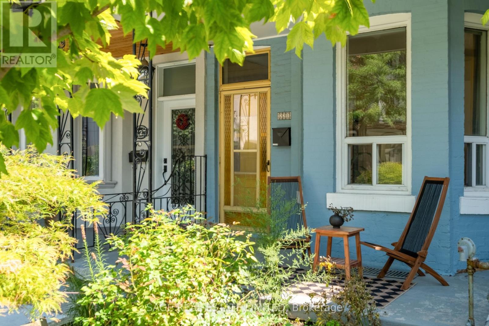 Photo of 221 Palmerston Avenue