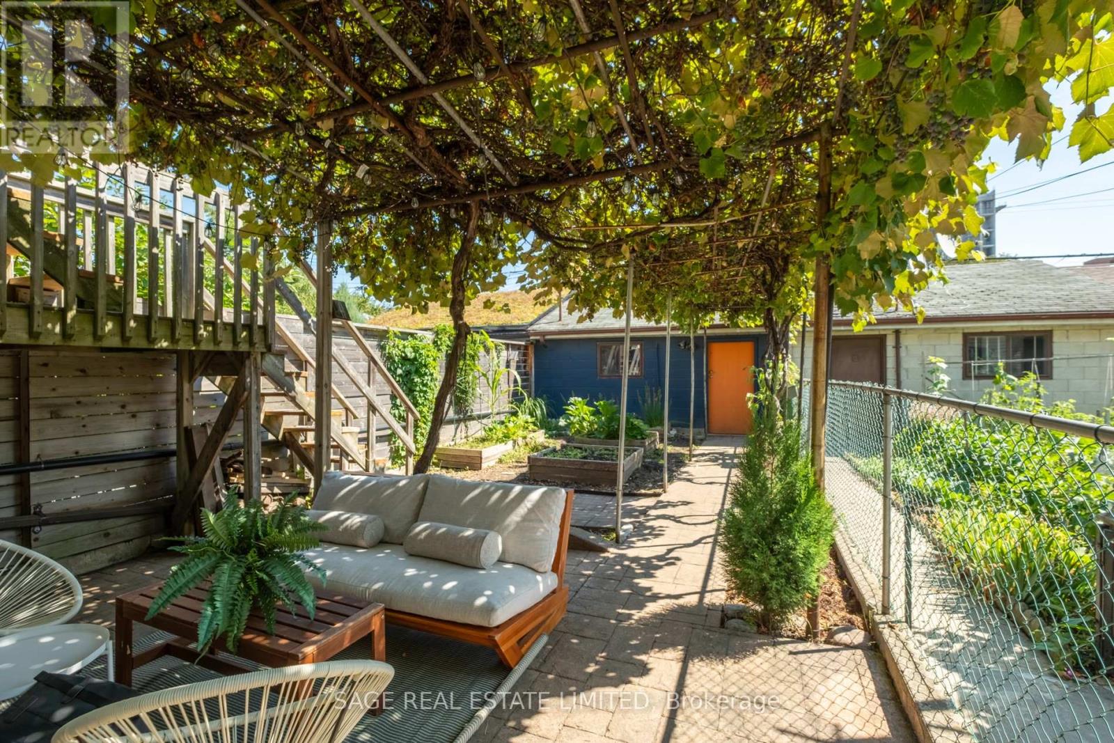 221 PALMERSTON AVENUE - 24