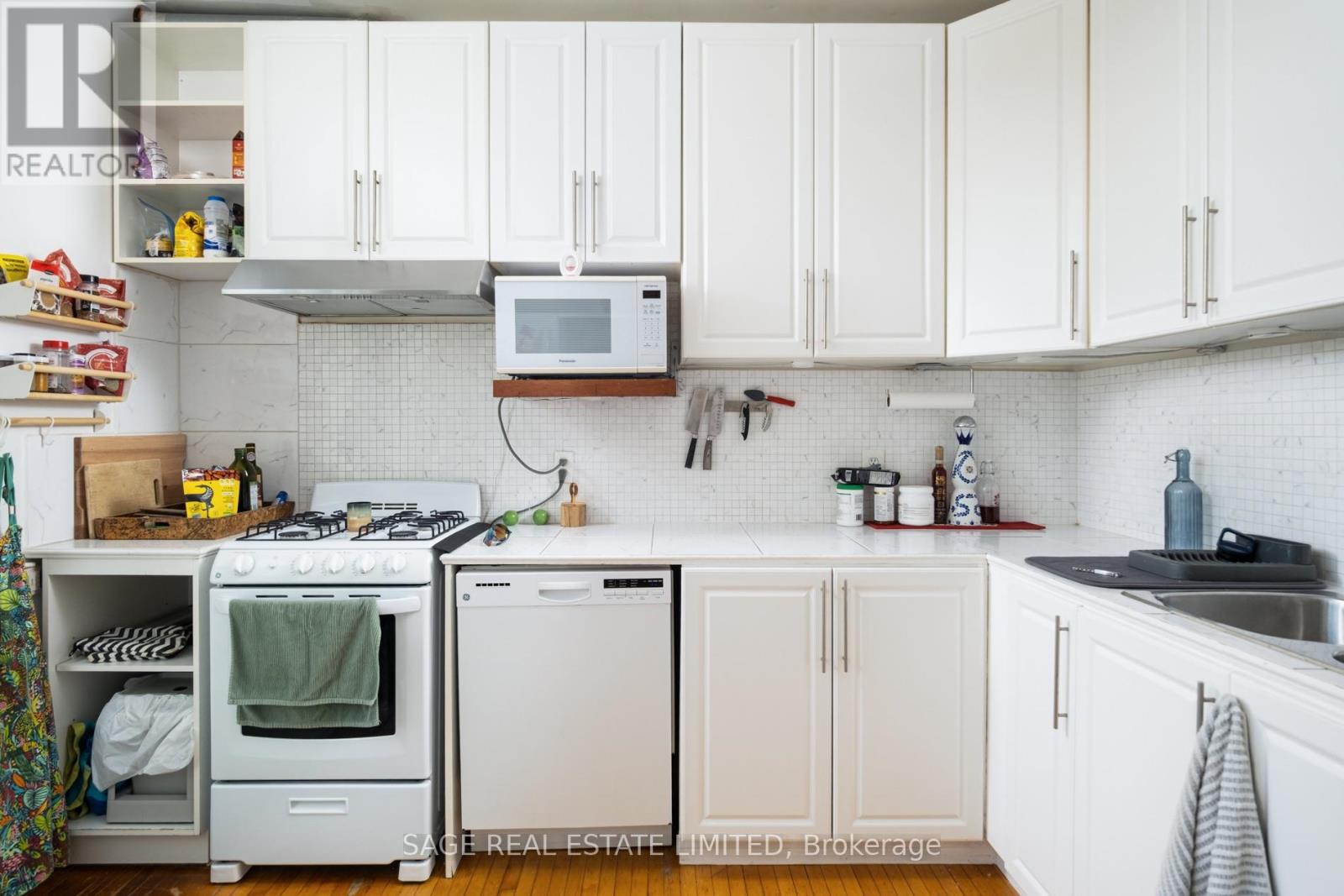 221 PALMERSTON AVENUE - 30