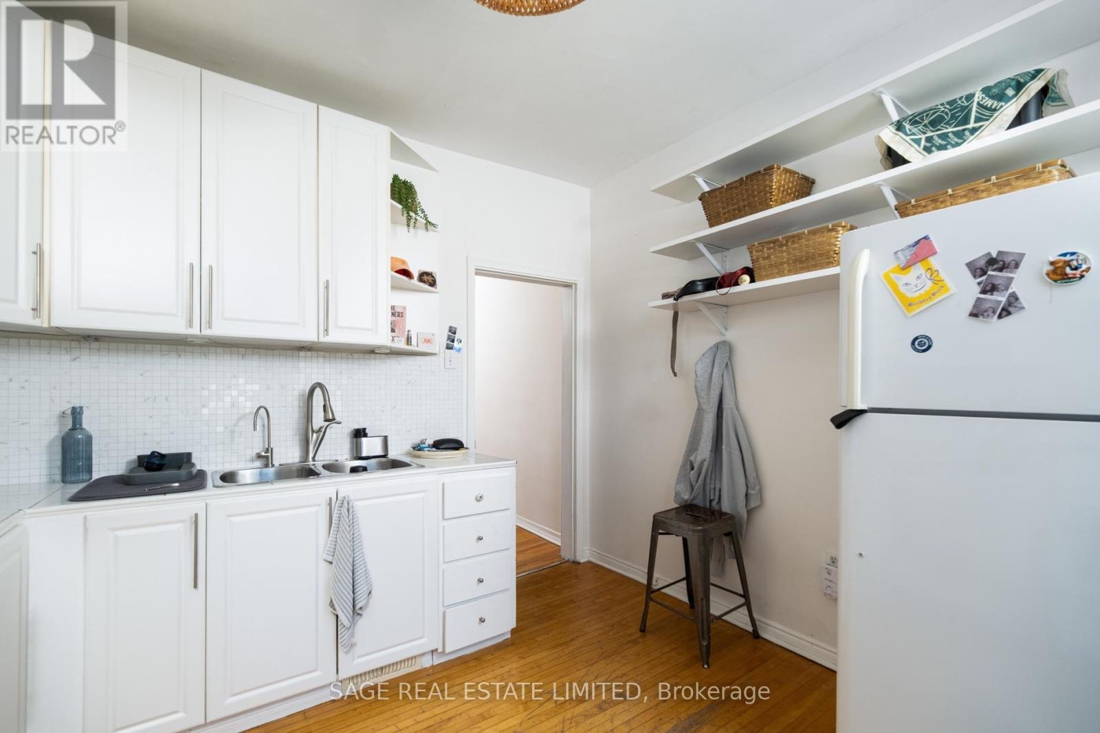 221 PALMERSTON AVENUE - 31
