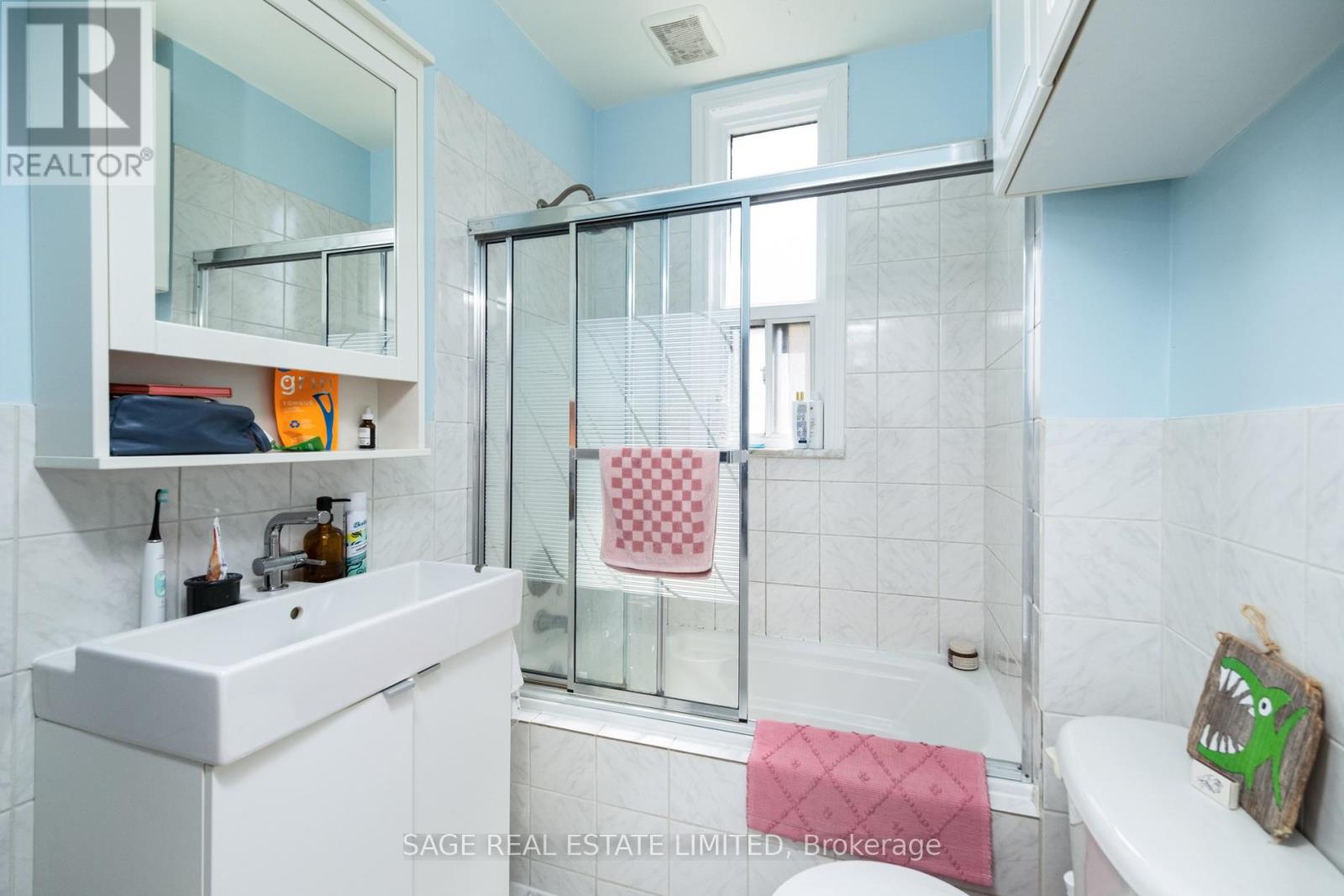 221 PALMERSTON AVENUE - 32
