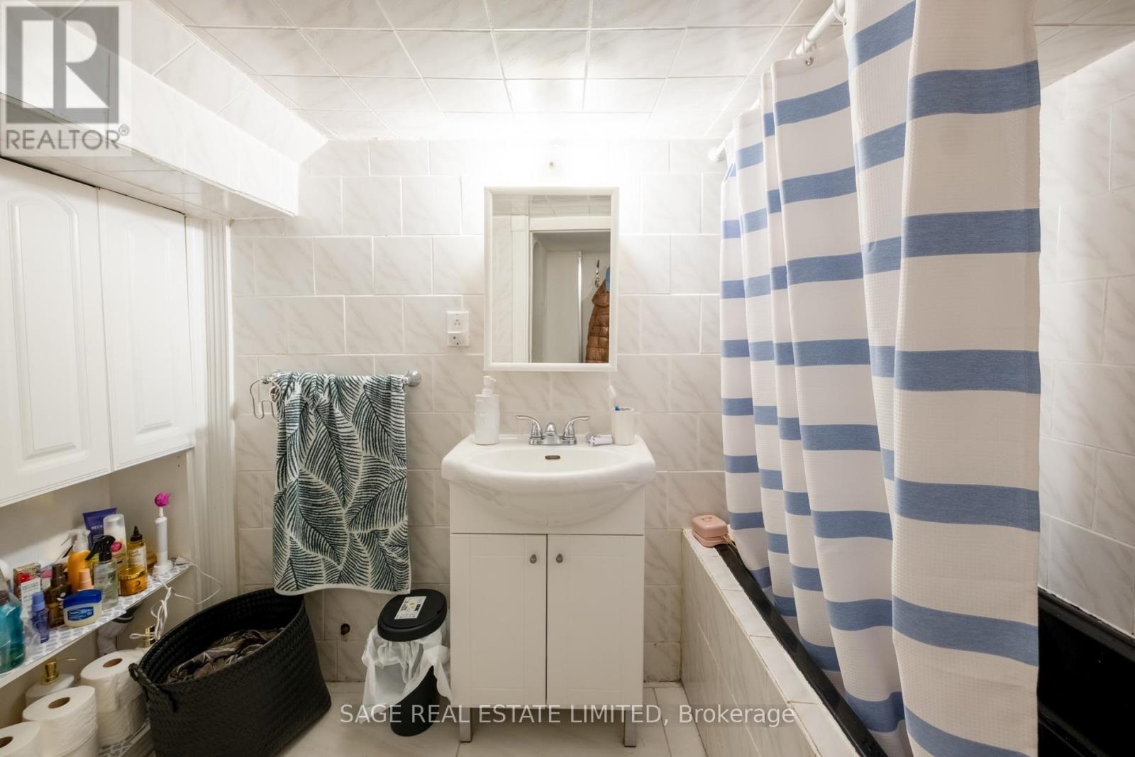 221 PALMERSTON AVENUE - 44