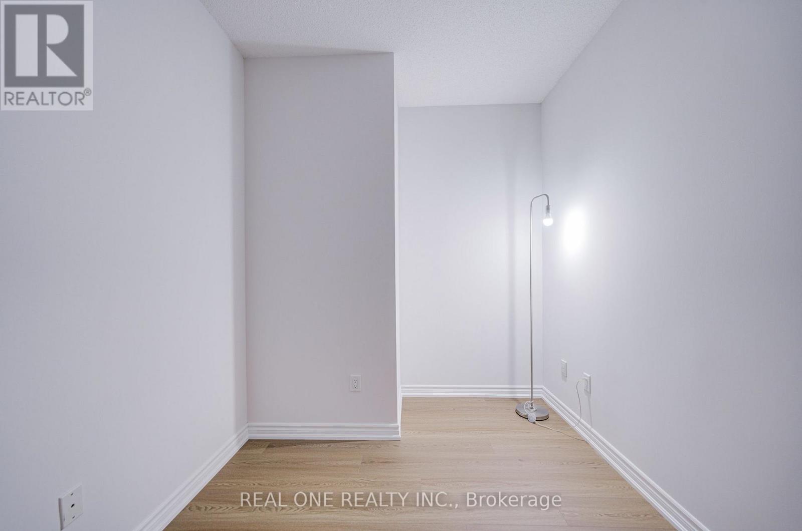 #5814 386 YONGE STREET - Image 30