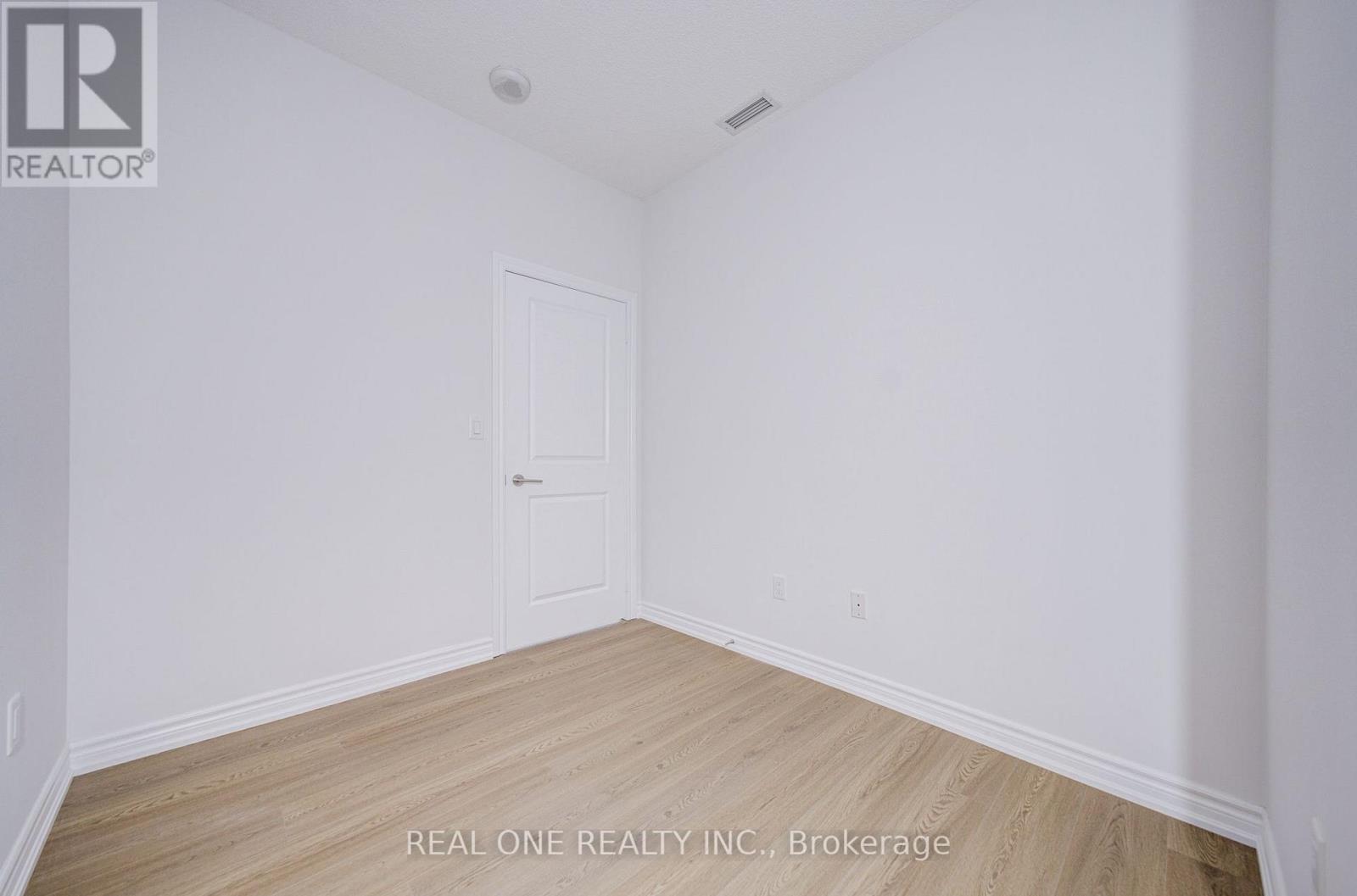 #5814 386 YONGE STREET - Image 31