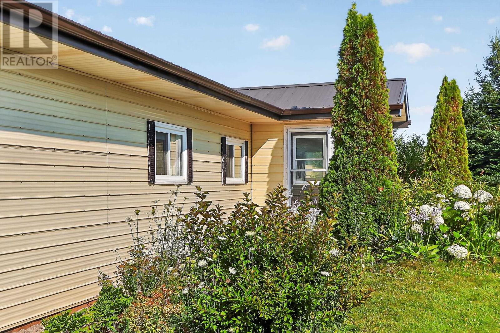 4 Maple Drive - 2