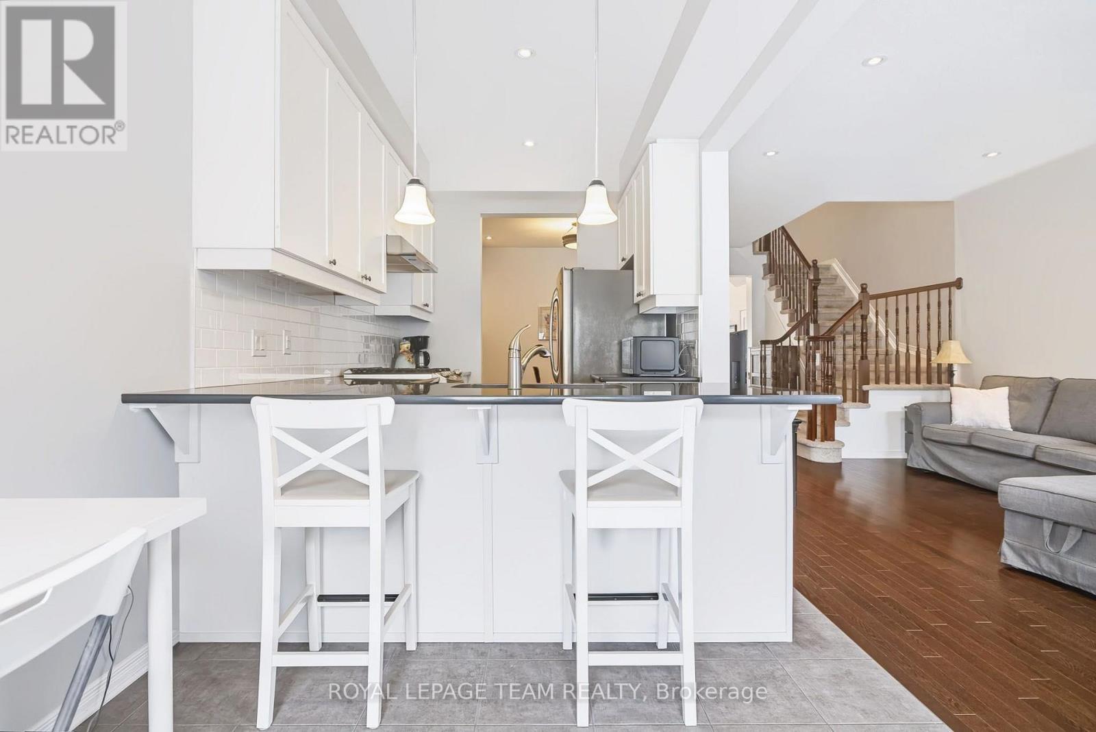 490 DUNDONALD DRIVE - Image 8