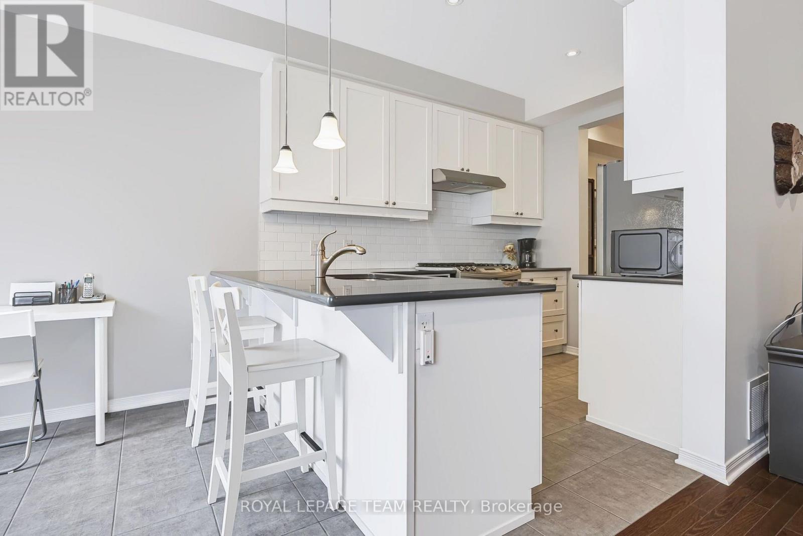 490 DUNDONALD DRIVE - Image 9