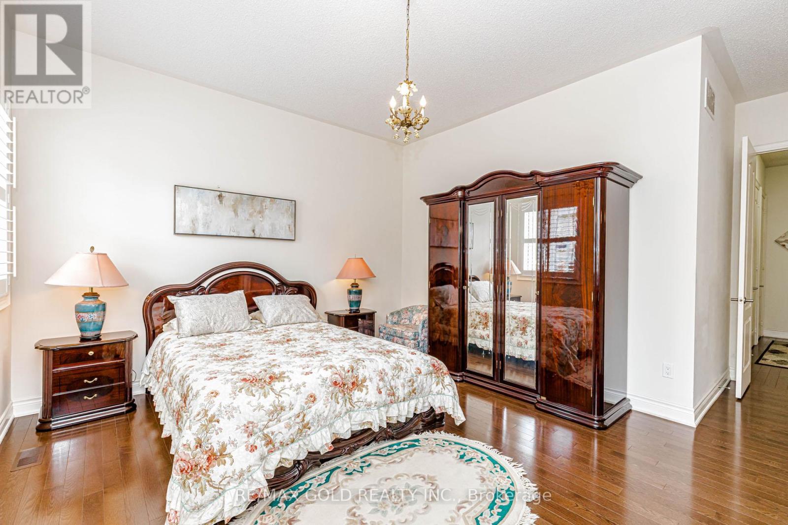 10 FALKLAND ROAD - 18