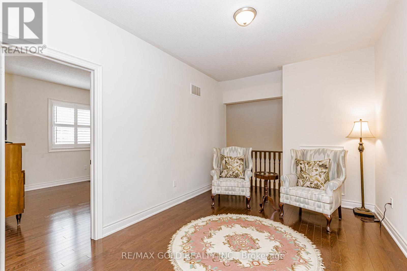 10 FALKLAND ROAD - 25